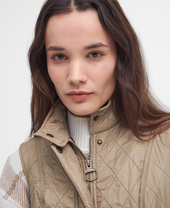 Up close view of the collar of the Barbour Wray Gilet Vest - Sand Dune