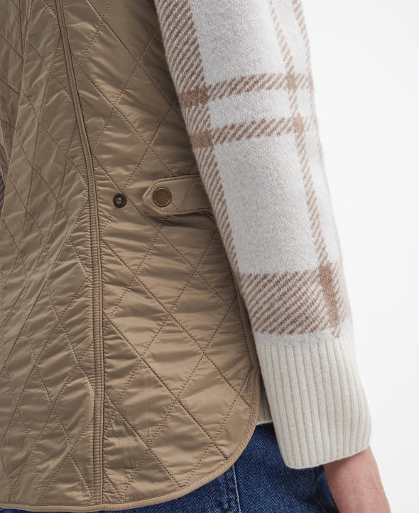 Button cinch closure on the Barbour Wray Gilet Vest - Sand Dune